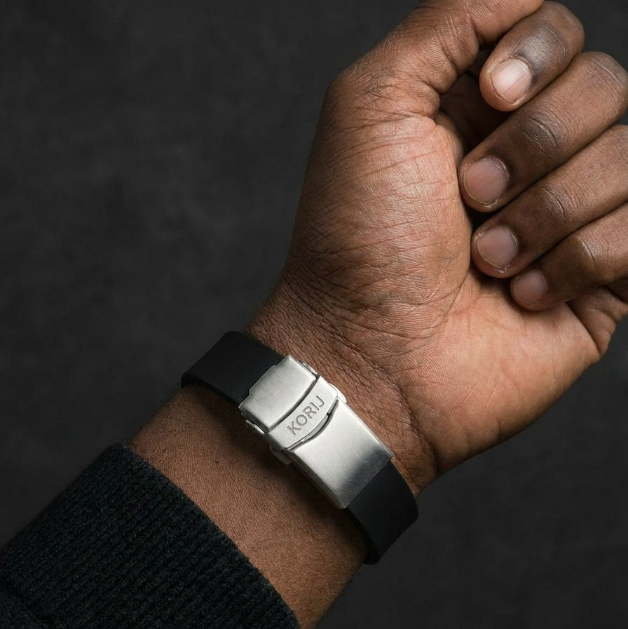 VYNORA® Le bracelet qui garde ton parfum frais, toute la journée